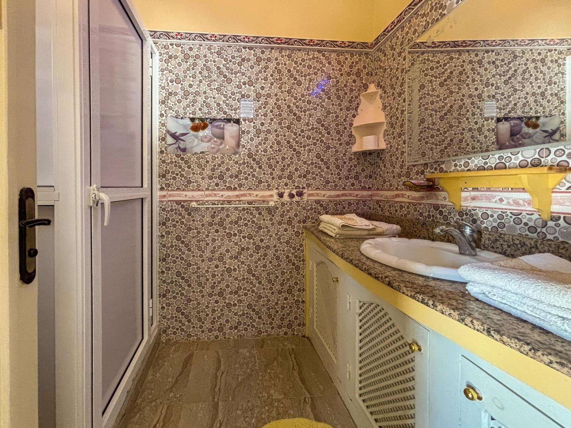 Bed and Breakfast Le Bleu House Sidi Abdallah Ghiat Екстер'єр фото
