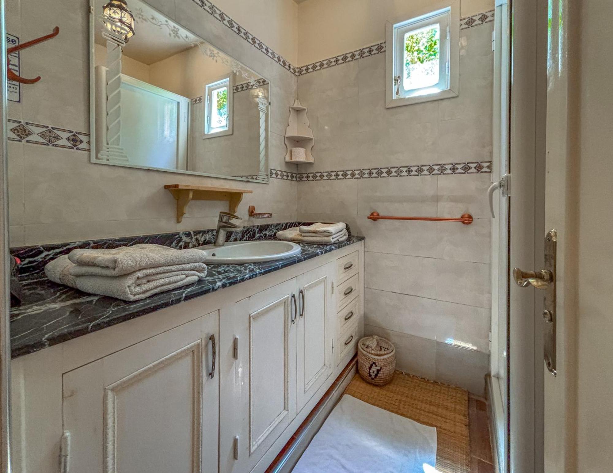 Bed and Breakfast Le Bleu House Sidi Abdallah Ghiat Екстер'єр фото