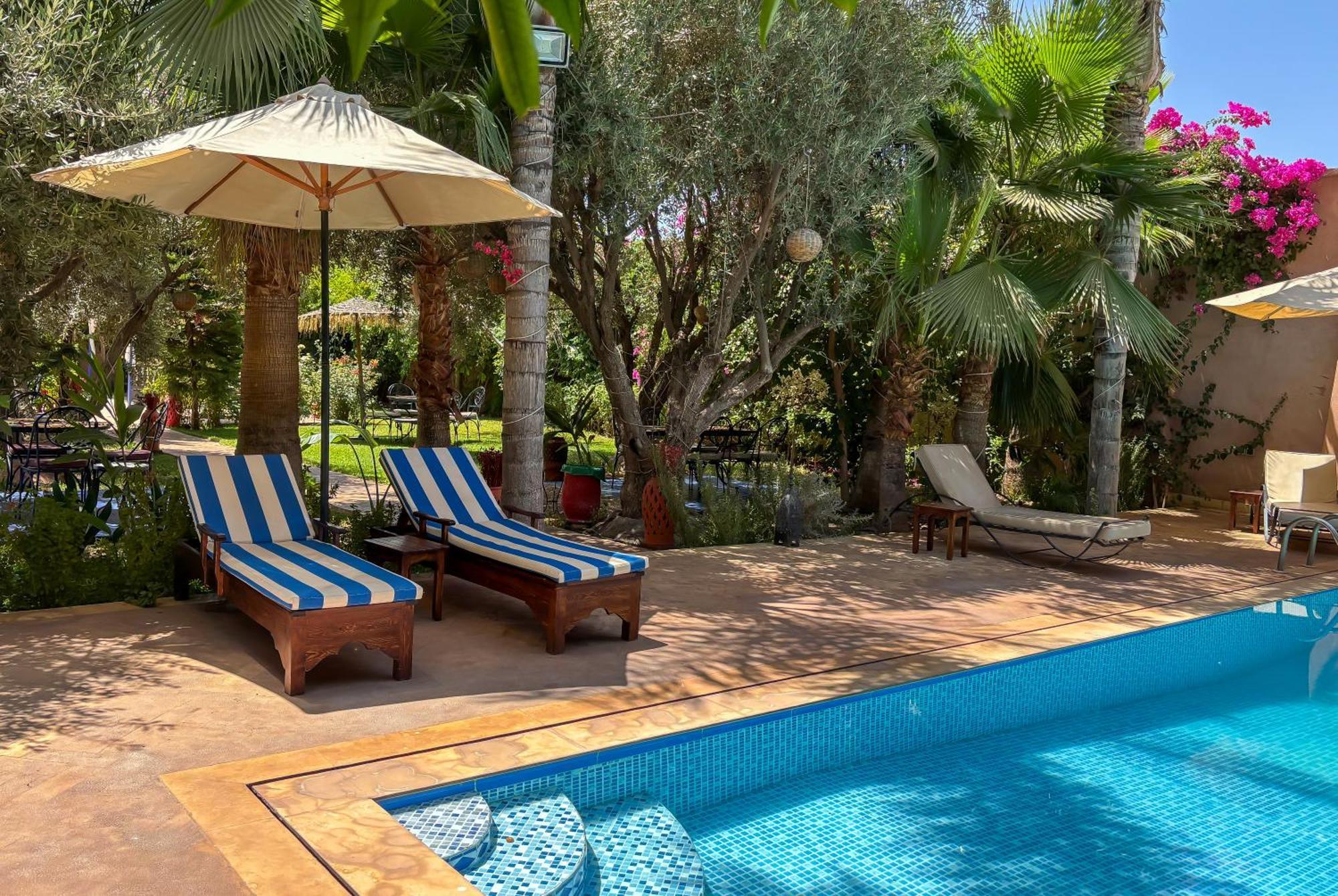 Bed and Breakfast Le Bleu House Sidi Abdallah Ghiat Екстер'єр фото