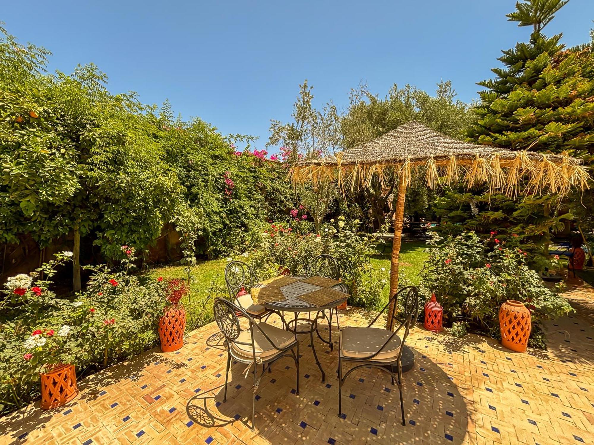 Bed and Breakfast Le Bleu House Sidi Abdallah Ghiat Екстер'єр фото